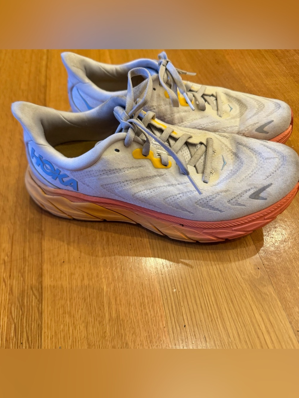 Hoka Arahi 6 Sneakers Size 7 1/2 B Gym Workout Athlesure Running Casual Walking